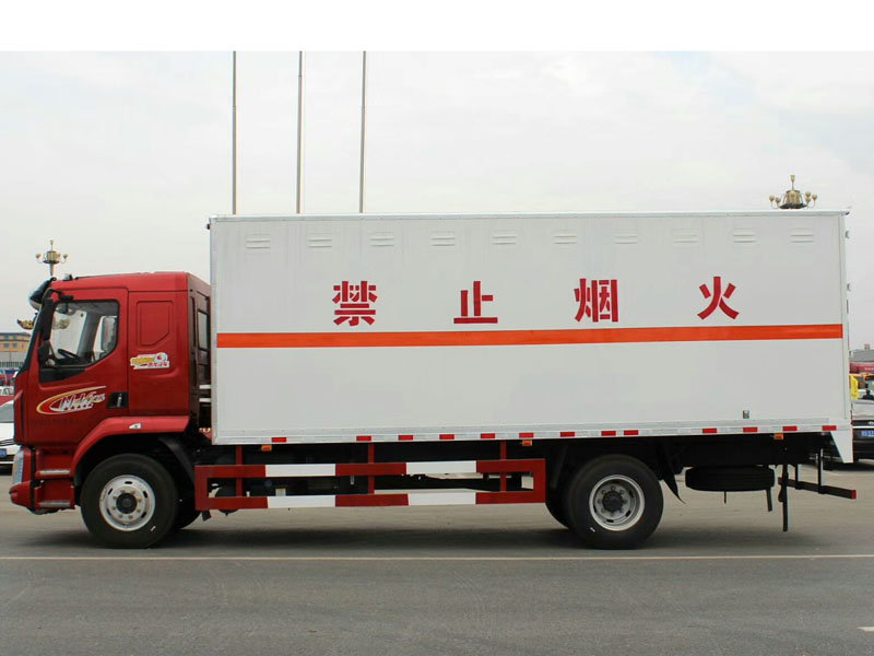 柳汽乘龍6.6米(額載10.6噸)氣體廂式車