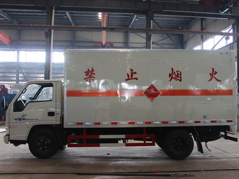江鈴4.2米(2.6噸)氣體廂式車