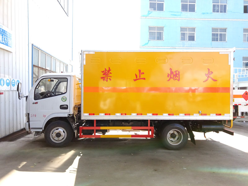 多利卡4.1米(3.4噸)液體廂式車