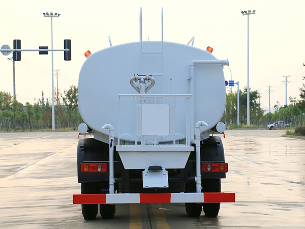 國(guó)六東風(fēng)專底DIL 12噸 灑水車(chē)