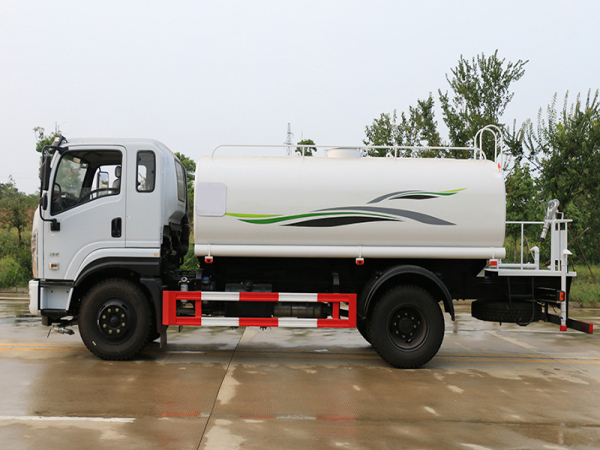 國(guó)六東風(fēng)專底DIL 12噸 灑水車(chē)