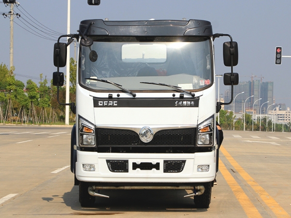 國六東風(fēng)大福瑞卡9.2噸灑水車 聯(lián)系人: 陳華慶