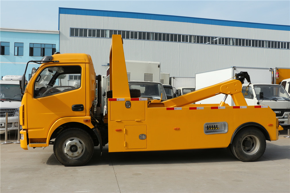 東風(fēng)大多利卡D7一拖一清障車(chē)