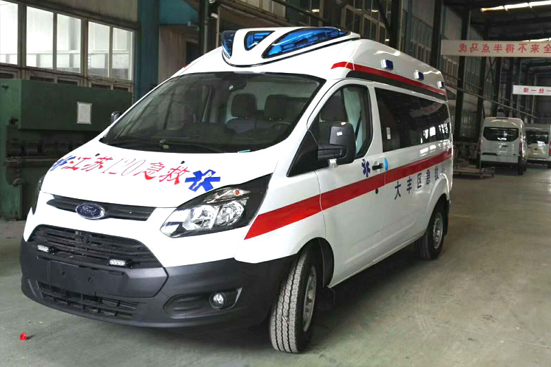 新全順中軸柴油救護(hù)車