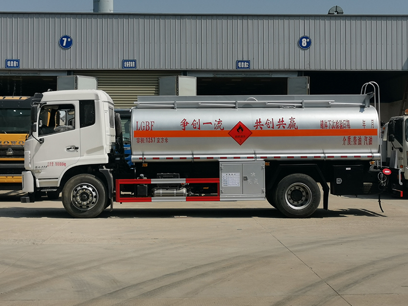 東風(fēng)錦程10噸運油車