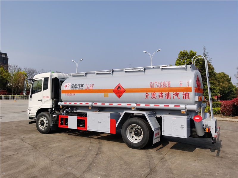 天錦單橋碳鋼柴汽油介質(zhì)油罐車
