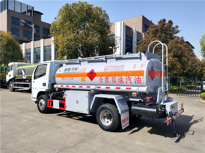東風(fēng)多利卡5噸油罐車