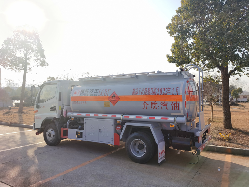 江淮5噸汽油介質(zhì)油罐車